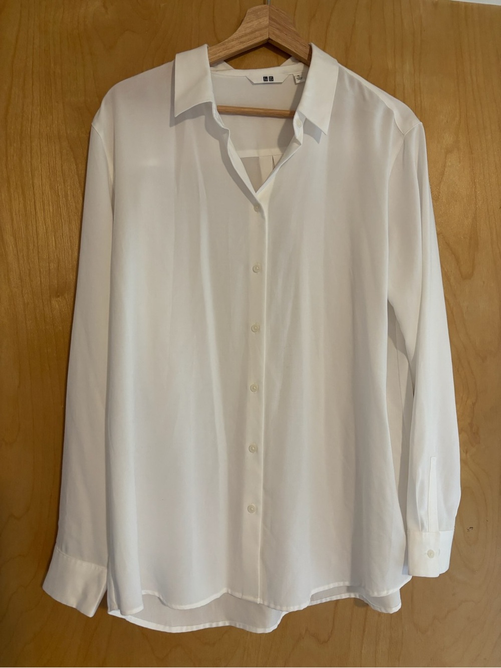 UNIQLO Women’s White Button Down Blouse XL Long Sleeve Minimal Career Top